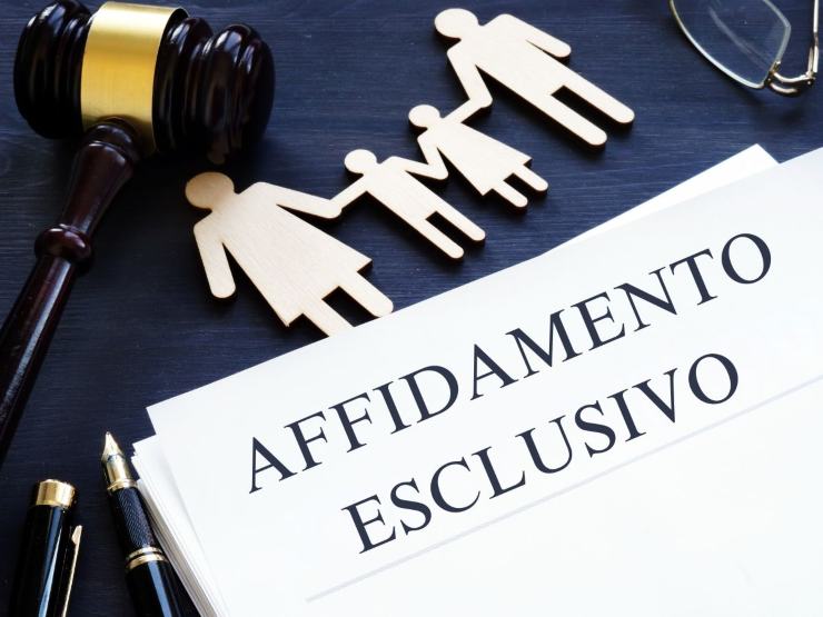 affidamento esclusivo scritta e logo famiglia