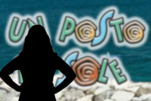 logo upas e sagoma nera di donna