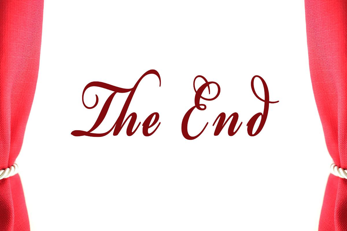 scritta the end tra due tendine rosse