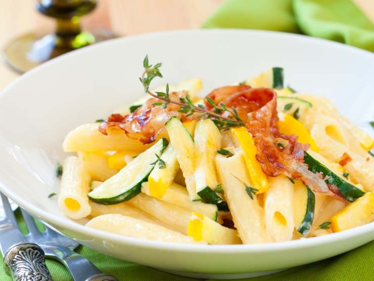 pasta robiola zucchine prosciutto