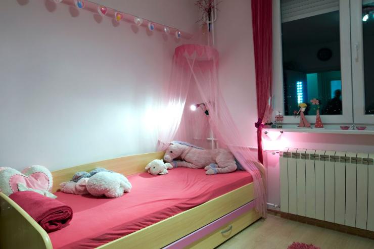 cameretta bambina rosa con luce 